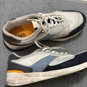 Zara Men's White and Blue Sneakers